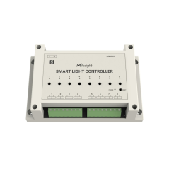 Milesight WS558 – Smart-Lichtsteuerung (8 Kreise) – schräge Frontansicht